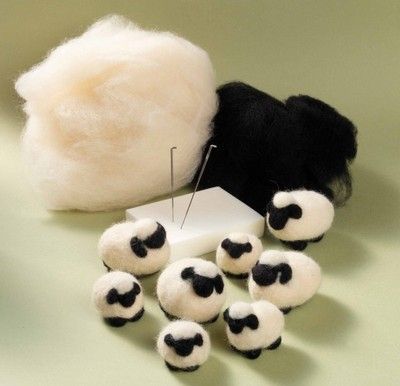 Tovad Ull, Felted Sheep, Sheep Crafts, Wool Needle Felting, Needle Felting Tutorials, Needle Felting Projects, Wool Projects, Felting Tutorials, Wool Crafts