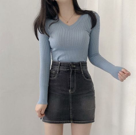 Soft Outfits Aesthetic, Fall Winter Makeup, Aesthetic Asian Girl, Comfy Minimalist, Formal Streetwear, Soft Outfits, Grunge Tops, Fashion Bazaar, Aesthetic Asian