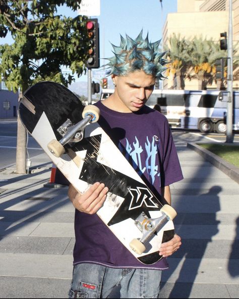 Vincent Nava, Spiky Punk Hair Men, Punk Buzzcut, Punk Spikes Hair, Hair Spikes Punk, Punk Spikes, Spike Necklace Punk, Skate Punk, Mens Hair Colour