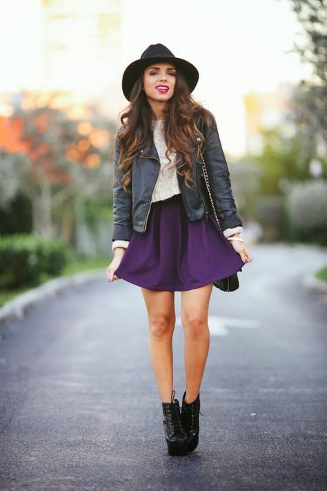 20 Gorgeous Fall Outfits with Hats Violet Skirt Outfit, Coolest Outfits, Fall Outfits With Hats, Dream Photos, Horned Frog, Chick Style, College Clothes, Fancy Clothes, Church Fashion