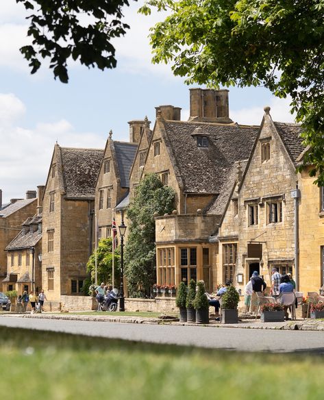 We think this is one of the best places to stay in the Cotswolds! And we have an exclusive offer for you! 👇🏻👇🏻👇🏻👇🏻👇🏻 BOOKING CODE: HOTELGURU RATE: 10% OFF Best Available Rate INCLUDES: FULL ENGLISH BREAKFAST and £50 HOTEL CREDIT #cotswolds #cotswoldlife #iconicluxuryhotels #broadway #thehotelguru #bestplacetostay #travelgram #beautifuldestination #specialoffer #limitedoffer #bestrateguaranteed #romantichotel #shortbreak #ukstaycation #spahotel Broadway Cotswolds, Cotswold House, Full English Breakfast, Romantic Hotel, English Breakfast, The Cotswolds, Village Life, Beautiful Villages, Short Break