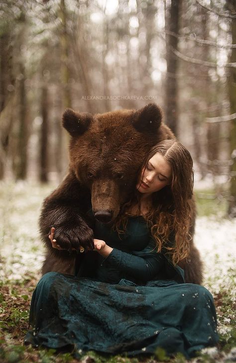 Photo Ours, Inspirational Life Photos, Art Corner, Girl Meets World, Love Bear, Bear Hug, Bear Art, Wedding With Kids, Book Inspiration