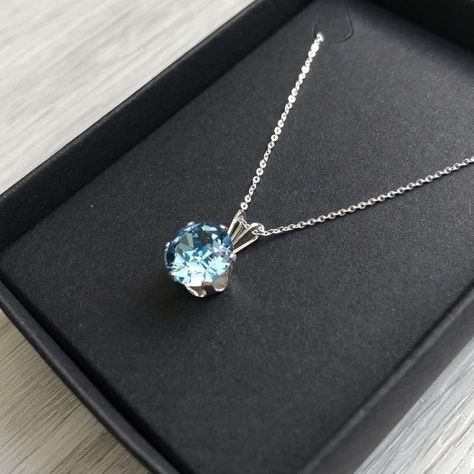 Silver Blue Necklace, Swarovski Necklace Crystal, Classy Jewlery, Aquamarine Jewelry Necklace, Jewellery Organization, Blue Crystal Necklace, Expensive Jewelry Luxury, Aquamarine Necklace, Swarovski Crystal Necklace