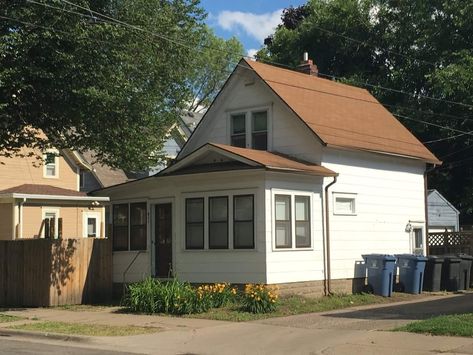 Midwestern Home, 2000s Dining Room, Washington House, House Nostalgia, 80s Home Exterior, 50s House Exterior, Community House, Middle Class Homes, House Of Leaves