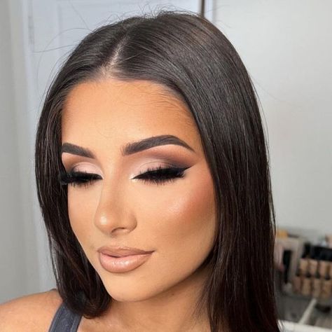 Smokey Glam Makeup Looks, Smoked Out Liner Makeup, Glam Bridal Makeup Looks, Glowy Bridesmaid Makeup, Makeup Looks Color, Latina Wedding Makeup, Glam Makeup Smokey Eye, Dance Comp Makeup, Full Makeup Looks