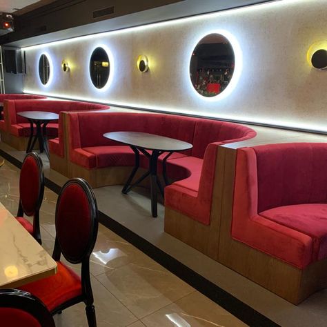 Luxury Restaurant Design, Restaurant Booth Design, Booth Seating Restaurant, Industrial Style Restaurant, Restaurant Booth Seating, Coffee Shop Furniture, Restaurant Booth, Coffee Shop Interior Design, Restaurant Seating