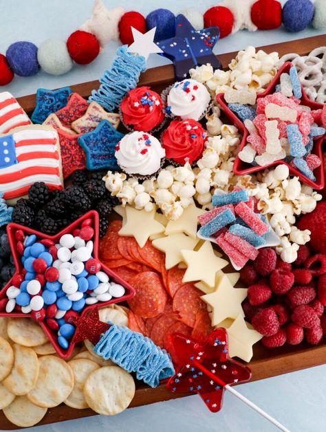 Fourth Of July Charcuterie Board, Red White And Blue Charcuterie, Patriotic Charcuterie Board, American Flag Dessert, Blue Charcuterie Board, 4th Of July Charcuterie Board, Blog Journal, Sour Punch Straws, Red Snacks