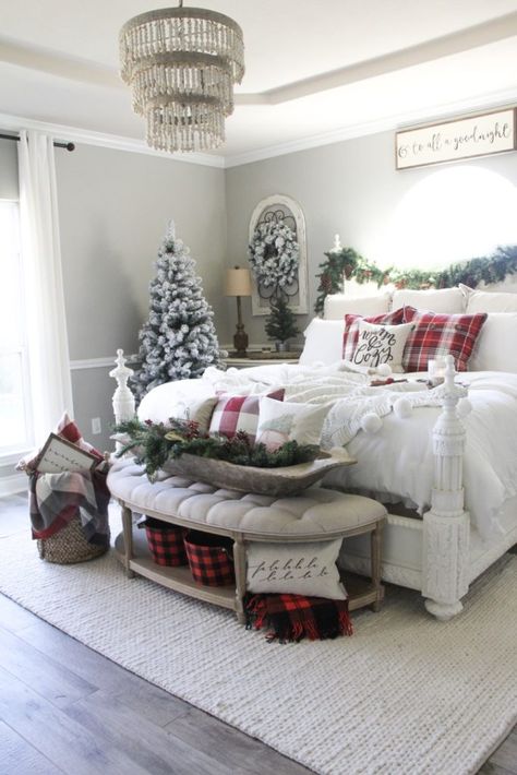 Pretty Christmas Decorations, Christmas Decorations Bedroom, Christmas Room Decor, Christmas Bedroom, Christmas Room, Pretty Christmas, Bedroom Decorating, Farmhouse Christmas Decor, Country Christmas