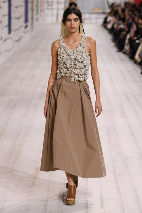 Dior Couture Spring 2024: Maria Grazia Chiuri Takes on ‘Poor Things’ Dior Inspired Outfit, Dior 2024, Dior Skirt, Ladylike Dress, 2024 Dresses, Ss 2024, Look Boho Chic, Dior Collection, Black Pleated Dress