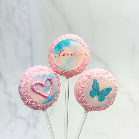 Taylor Swift Themed Cake Pops, Lover Cupcakes Taylor Swift, Taylor Swift Birthday Party Ideas Lover, Taylor Swift Treats, Taylor Swift Dessert Ideas, Taylor Swift Cake Pops, Taylor Swift Desserts, Taylor Swift Baby Shower Theme, Eras Cake