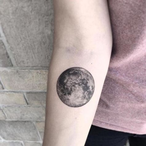 Canada Tattoo, Luna Tattoo, Minimalist Tattoo Meaning, Tattoo Toronto, Small Moon Tattoos, Full Moon Tattoo, Moon Tattoos, Moon Tattoo Designs, Disney Tattoo