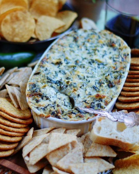 Creamy baked jalapeño artichoke dip with spinach and cream cheese is a hot, melted dip in a shallow white baking dish. Dnd Meals, Easy Christmas Dips, Holiday Dip Recipes, Christmas Party Dips, Christmas Dips, Artichoke Jalapeno Dip, Appetizer Dips Hot, Jalapeno Cream Cheese Dip, Christmas Eve Meal