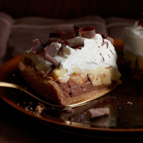 Valeri Lucks, the co-owner and self-titled "chief people wrangler" and "pie master" at Milwaukee's Honeypie Cafe, says this pie marries two of her best-selling pies: chocolate cream and banana cream. Banana Cream Pie Recipe, Banana Pie, Pecan Tarts, Chocolate Custard, Make Ahead Desserts, Banoffee Pie, Cream Pie Recipes, Banana Dessert, Best Pie