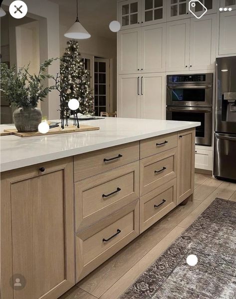 Natural Wood Tone Kitchen, Natural Tone Kitchen, Earth Tone Kitchens, Earthy Tones Kitchen, Earth Tone Kitchen Ideas, Wood Tone Kitchen, Earthy Modern Kitchen, Timeless Kitchen Cabinet Colors, Earth Tone Kitchen