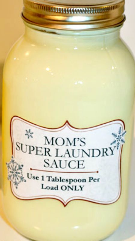 Mom's Super Laundry Sauce ~ Here is an amazingly simple Do It Yourself detergent that doesn't leave any residue on clothing, gets nearly every stain known to man out the first time around and smells clean and fresh- oh and did I mention that it costs about $1.76 for 128 loads of laundry? Diy Lavanderia, Laundry Sauce, Homemade Laundry Detergent Recipes, Laundry Detergent Recipe, Detergent Recipe, Laundry Soap Homemade, Diy Laundry Detergent, Homemade Cleaning Supplies, Homemade Laundry Detergent