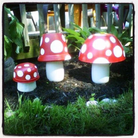 DIY Garden mushrooms, made from cups and bowls from dollarama, spray painted and glued together :) by Cassandra Mullins Clay Pot Projects, Flower Pot People, Flower Pot Art, Terra Cotta Pot Crafts, The Whoot, Painted Clay Pots, Clay Flower Pots, Flower Pot Crafts, Outdoor Crafts