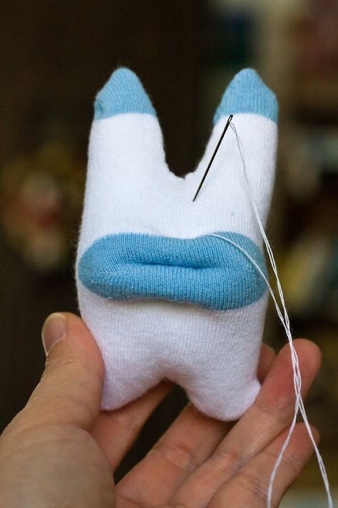 A few months ago superdad Joel introduced me to the world of sock monsters and I've been hooked ever since. I wrote about it briefly here. ... Sock Monsters, Diy Sock Toys, Sock Monster, Sock Snowman, Cardboard Toys, Sock Doll, Softie Pattern, Sock Dolls, Sock Puppets