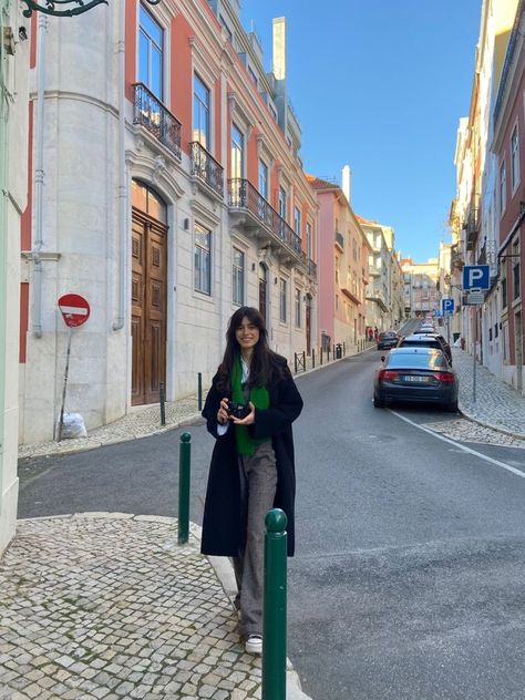 Portuguese Girl Aesthetic, Lisbon Pictures, Portuguese Aesthetic, Porto Travel, Portugal Vacation, Semester Abroad, Lisbon Travel, Italy Photo, January 21