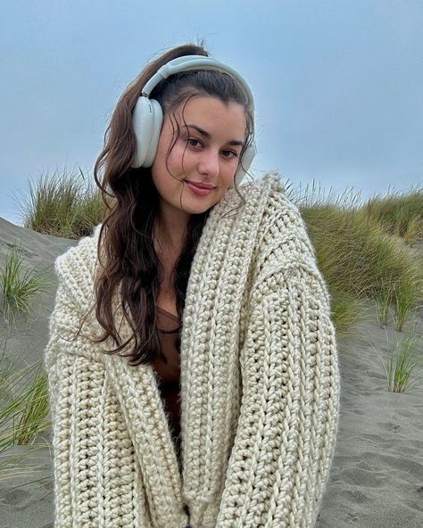 Stay cozy my friends 🧸 Pattern in bio ☁️ . . . #crochet #crochetcardigan #oversized #chunkysweater #chunkycardigan #chunkycrochet #crochetinspiration #crochetpattern #cloudcardigan #crochethood Cloud Cardigan Pattern, Crochet Chunky Cardigan, Cloud Cardigan, Cardigan Pattern Crochet, Oversized Chunky Sweater, Cardigan With Hood, Crochet Sweater Pattern, Chunky Oversized Sweater, Crochet Hoodie