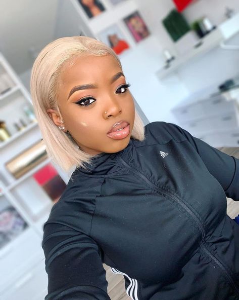 Top Beauty Vlogger Toni Olaoye Showed Her Makeup Room & TBH Its Envy-Inducing Toni Olaoye, Study For Exams, Black Success, Beauty And Makeup, Beauty Vlogger, Her Makeup, Makeup Rooms, Top Beauty, Create Content