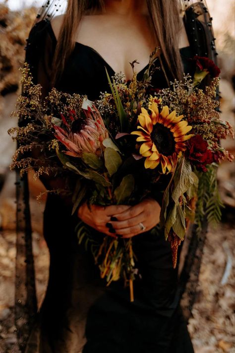 Gothic Sunflower, Black Tie Theme, Elegant Editorial, Autumn Florals, Elegant Goth, Outdoor Backdrops, Sunflower Wedding Bouquet, Gothic Themes, Sunflower Bouquet