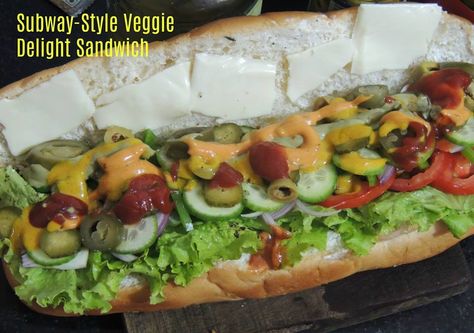 Veggie Subs Sandwich, Subway Veggie Delight, Subway Veggie Sandwich, Veggie Sandwich Recipes, Sweet Onion Sauce, Subway Sandwich, Types Of Sandwiches, Sandwich Sauces, Subway Style