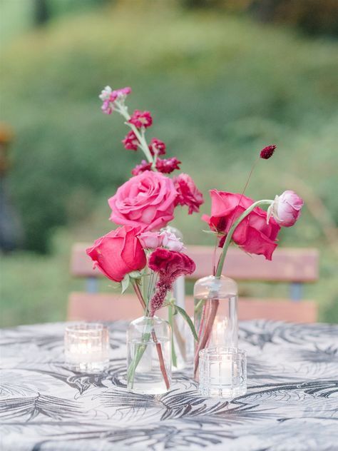 Red And Pink Bud Vases Wedding, Bud Vases With Pink Flowers, Bud Vases Pink Flowers, Pink Bud Vases Wedding, Pink Flower Table Arrangements, Small Bud Vase Arrangements, Bud Vases Round Table Wedding, Pink Bud Vases, Cocktail Table Arrangement