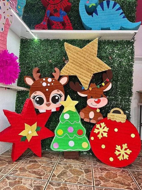 Christmas Piñatas Ideas, Christmas Piñatas, Christmas Pinata, Piñata Ideas, Diy Pinata, Christmas Themes Decorations, Christmas Break, Kids Club, Amazing Spiderman