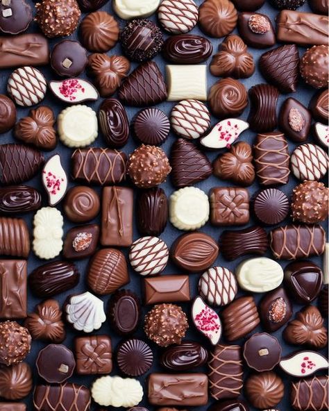 Coffee Bakery, Polycarbonate Chocolate Molds, Chocolate Photos, Chocolate Pictures, Chocolate Crunch, Chocolate Dreams, Chocolate Delight, I Love Chocolate, Chocolate Sweets