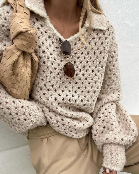 All about knitwear, all about the Chanti Boucle Knit, all about @alexandra__sage 🐚 | Instagram Alexandra Sage, Boucle Knitwear, Craft Fashion, Boucle Knit, Boucle Coat, Handmade Knitwear, Boucle Yarn, Thick Yarn, Summer Knitting