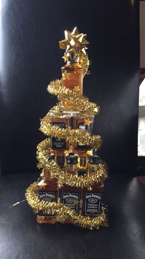 Jack Daniels Gifts, Jack Daniels Barrel, Happy Birthday Steve, Hoco Proposals Ideas, Merry Christmas Gif, Gift Drawing, Cute Boyfriend Gifts, Christmas Gif, Xmas Party