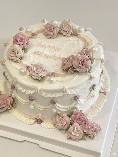 Pink Vintage Wedding Cake, Tort Aesthetic, Birthday Cake Aesthetic Vintage, Thanksgiving Desserts Cake, 100 Cupcakes, Victorian Cakes, Bolo Vintage, Fun Thanksgiving Desserts, Birthday Cake Decorating Ideas