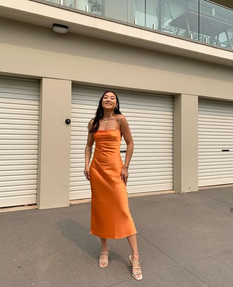 Slip Dress Street Style, Orange Satin Dress, Satin Dress Outfit, Formal Bridesmaid Dresses, Orange Silk Dress, Orange Mermaid, Satin Sleeves, Simple Spaghetti, Orange Prom Dresses