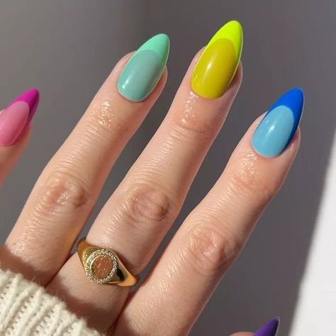 Yellow Green Nails, Bold Nail Colors, Zodiac Sign Nails, Dark Nail Designs, Color Block Nails, Bee Nails, Neon Nail Designs, Modern Nail Art, Dark Nail