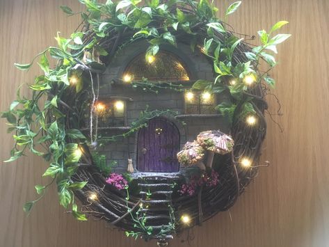 Christmas Fairy Wreath, Witchy Fairy Garden, Fairy Door Wreath, Fairy Wreath Diy, Fairy Garden Wreath Ideas, Fairy Wreath Ideas, Fairy Garden Wreath, Cottagecore Wreath, Spring Wreath Ideas