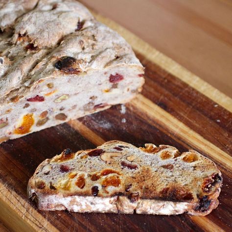 Bread With Fruit, Cake Fail, Fruit Bread Recipes, Dried Fruit Recipe, Rock Crock Recipes, Overnight Sourdough, No Yeast Bread, Sourdough Starter Discard Recipe, Pane Dolce