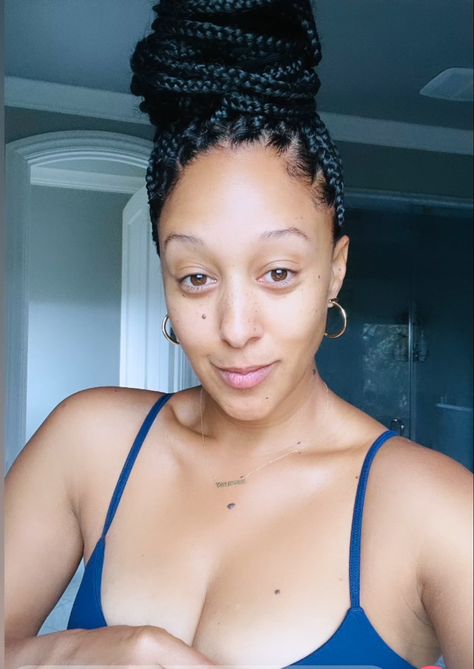 Tia And Tamera Mowry, Tia Mowry, Tamera Mowry, Brown Ombre Hair, Clear Glowing Skin, People Of Interest, Black Celebrities, Aesthetic Beauty, Black Love