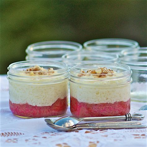 Creamy Rice Pudding Recipe, Creamiest Rice Pudding Recipe, Strawberry Rhubarb Sauce, Rhubarb Sauce, Rhubarb Strawberry, Creamy Rice Pudding, Rhubarb Compote, Artisan Bakery, Rice Pudding Recipe