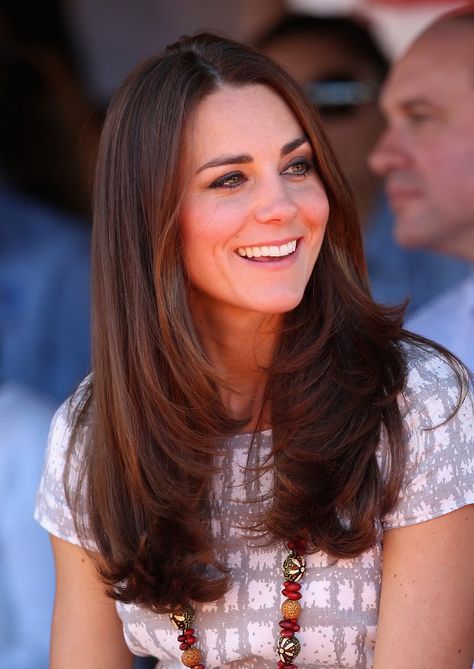 Kate Middleton Haircut, Round Layers, Looks Kate Middleton, Kate Middleton Hair, Kate Middleton Photos, Ayers Rock, Catherine Elizabeth Middleton, Medium Short Hair, Princess Kate Middleton