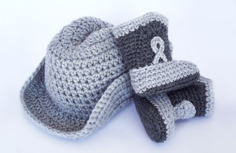 FREE Crochet Pattern: Baby Cowboy Booties. A wonderful way to clothe your little cowboys, or cowgirls, feet. Visit www.projectarian.com and download your free pattern now. Crochet Cowboy Boots, Baby Cowboy Hat, Crochet Cowboy Hats, Cowboy Hat Pattern, Cowboy Crochet, Baby Cowboy Boots, Crochet Baby Blanket Beginner, Crochet Baby Boots, Cowboy Baby