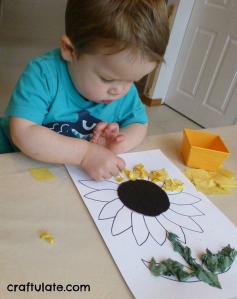 Tissue Paper Balls, Sunflower Art Project, Sunflower Craft, Sunflower Crafts, Paper Balls, Toddler Arts And Crafts, Kindergarten Crafts, Daycare Crafts, Fall Crafts For Kids