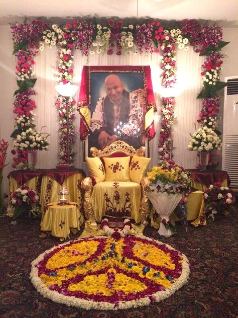 Beautiful Darbar ☺️🙏 Guru Ji Satsang Decoration, Guruji Darbar Decoration, Satsang Decoration, Welcome Rangoli, Good Morning Motivational Messages, Jai Guruji, Jai Gurudev, Broken Iphone, Nanak Jayanti