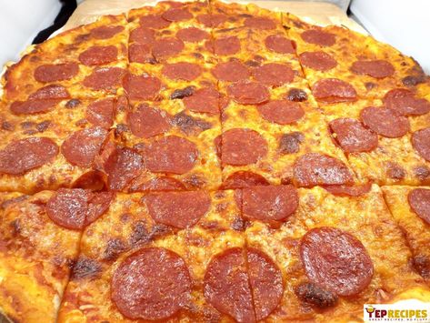 Cassano's Pizza King Copycat Pepperoni Pizza Vegetarian Pizzas, Pepperoni Pizza Recipe, Unique Pizza Recipes, Godfathers Pizza, Pizza King, Pizza Recipes Pepperoni, Delicious Pizza Recipes, Unique Pizza, Pizza Sauce Recipe