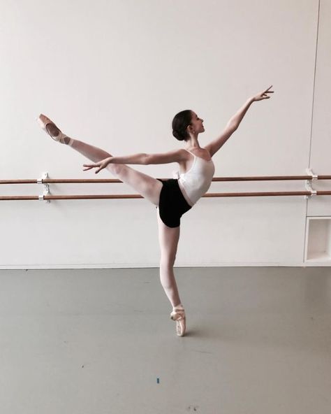 Arabesque ballet Arabesque Ballet, Dance Goals, Dancing Ballet, Ballet Pictures, Ballet Studio, Dance Forever, Ballet Aesthetic, Ballet Exercises, Ballet Inspiration