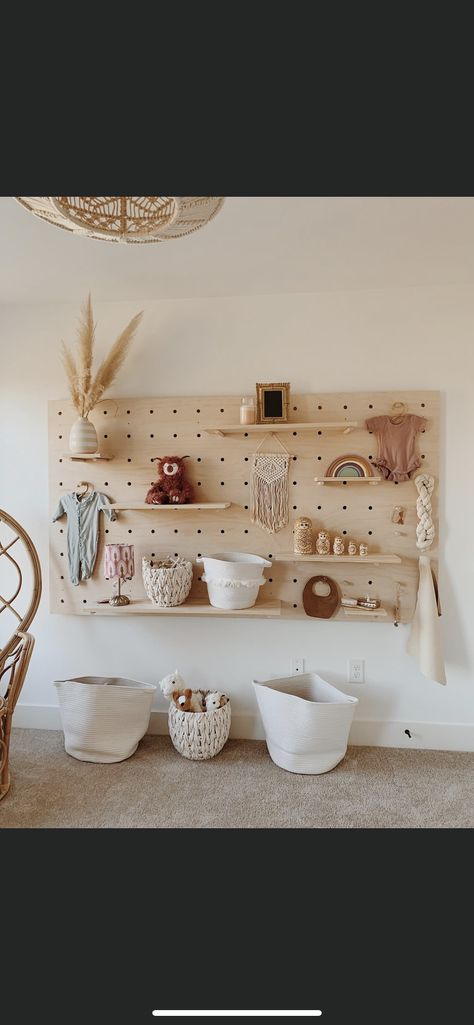 Peg Board Decor Ideas, Peg Wall Kitchen, Diy Peg Wall, Peg Board Playroom Ideas, Peg Board Nursery, Pegboard In Nursery, Pegboard Wall Playroom, Peg Board Kids Room, Peg Shelf Nursery