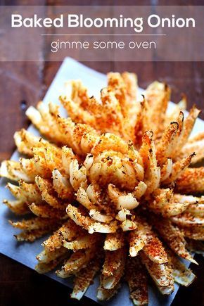 Baked Blooming Onion from: gimmesomeoven.com Baked Blooming Onion, Blooming Onion Recipes, Blooming Onion, Diner Recept, Crowd Pleasing Recipes, Onion Recipes, Corn Dogs, Idee Pasto Sano, Restaurant Recipes