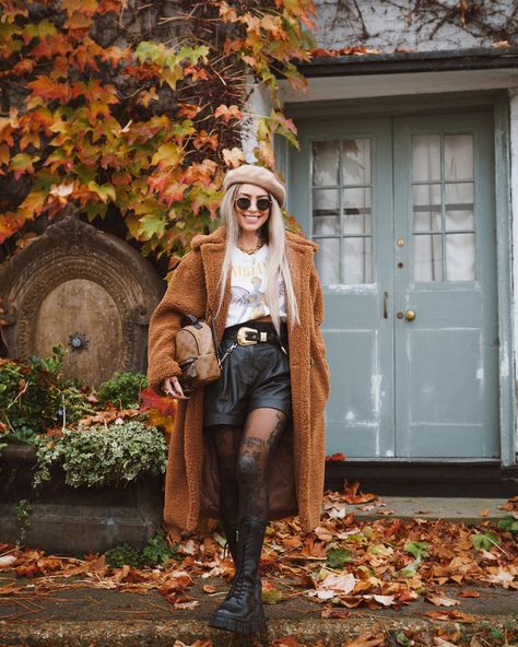 Sammi Jefcoate, Grunge Outfits Winter, Look Grunge, Faux Shearling Coat, Beige Tones, Rock Outfits, Leather Short, Shearling Coat, Looks Chic