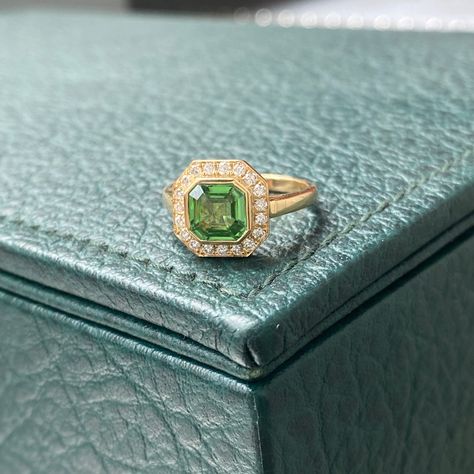 Tsavorite Ring, Bespoke Engagement Ring, Fine Jewelery, Deco Ring, Art Deco Ring, Art Deco Inspired, British Design, Diamond Halo, Modern Family