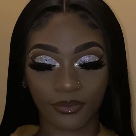 Silver Makeup Looks For Black Women Prom, Black Makeup Looks For Prom, Black And Silver Makeup Looks, Birthday Glam Makeup, Silver Makeup Looks, White Eyeshadow Looks, Black Makeup Looks, Glowy Natural Makeup, Natural Makeup Look Tutorial