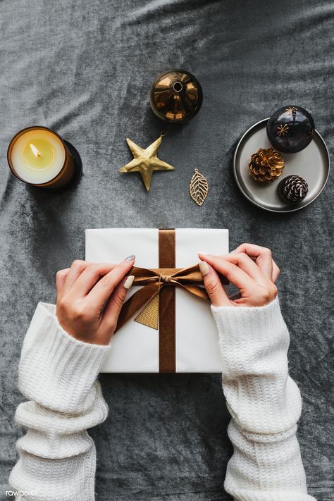 Present Photoshoot, Xmas Box Photoshoot, Christmas Gift Photography Styling, Christmas Hampers Photoshoot, Christmas Hampers Photography, Christmas Gift Box Photography, Gifts Photography, Christmas Campaign, Holiday Photoshoot